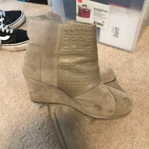 Tom booties